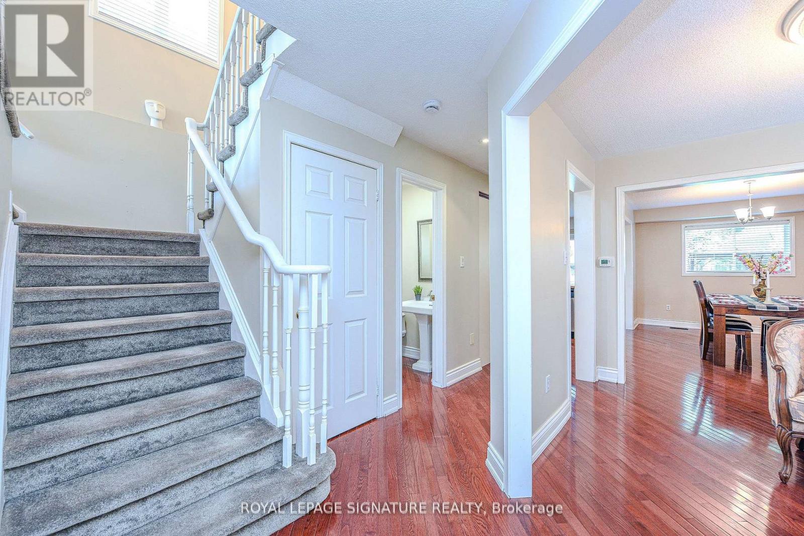 Photo 5 of 2547 Raglan Court, Mississauga ON