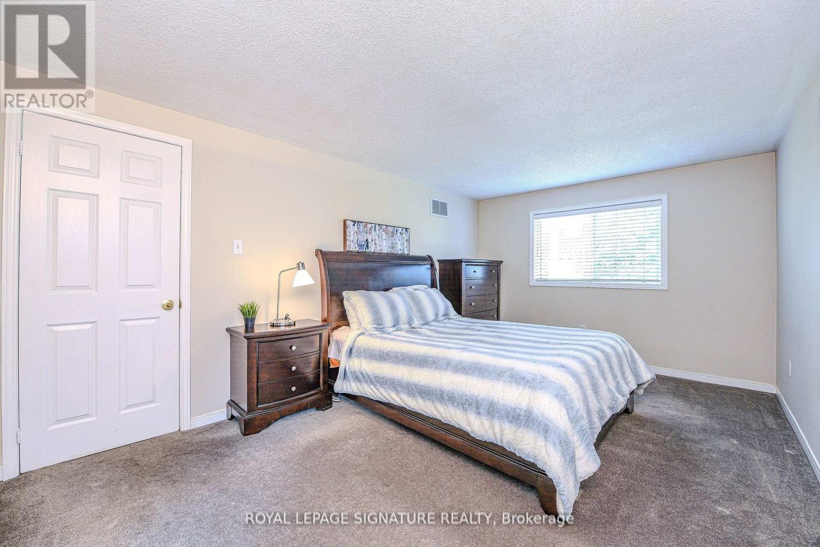 Photo 28 of 2547 Raglan Court, Mississauga ON