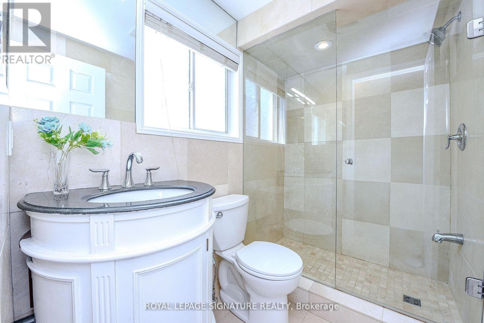 Photo 44 of 2547 Raglan Court, Mississauga ON