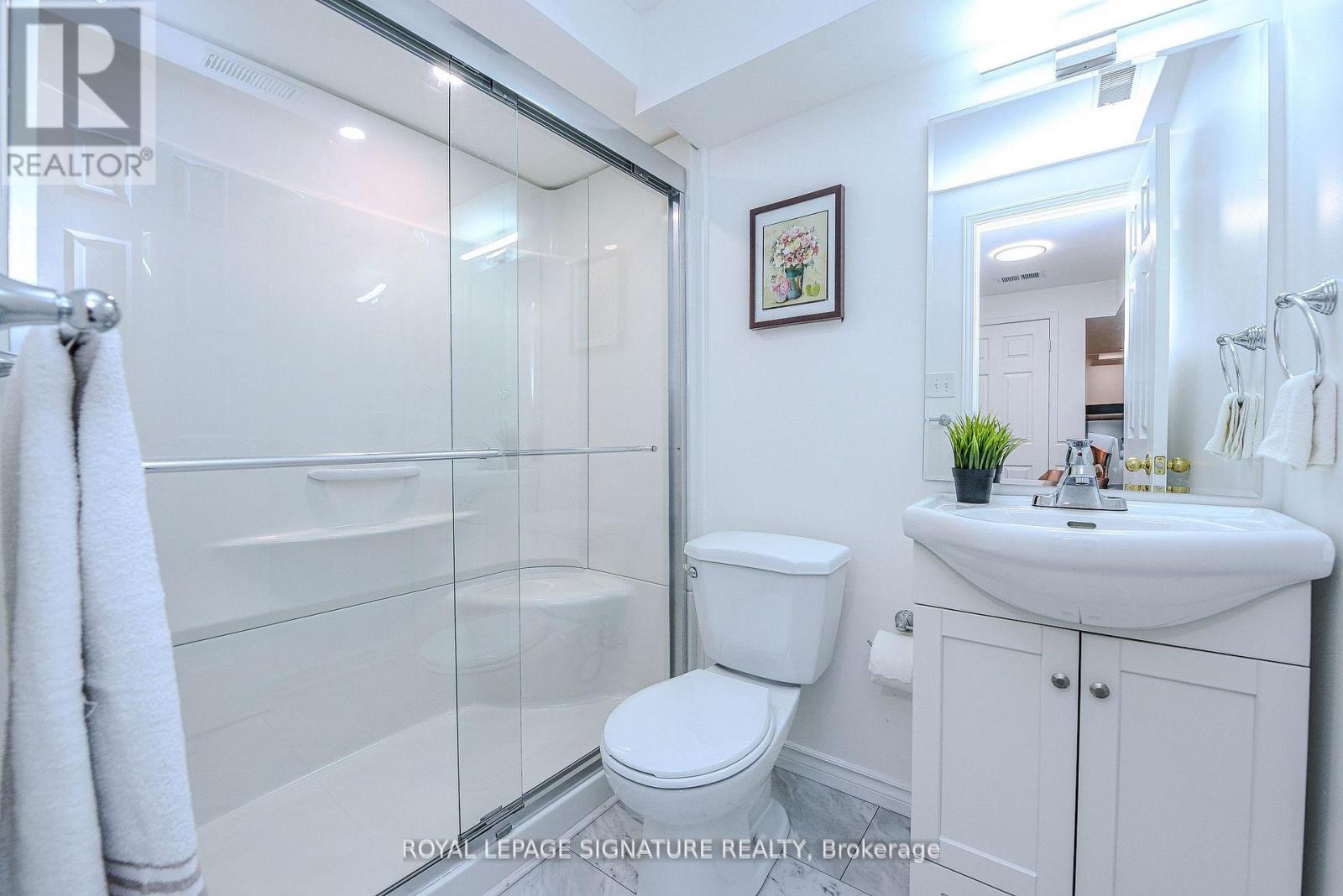 Photo 10 of 2547 Raglan Court, Mississauga ON