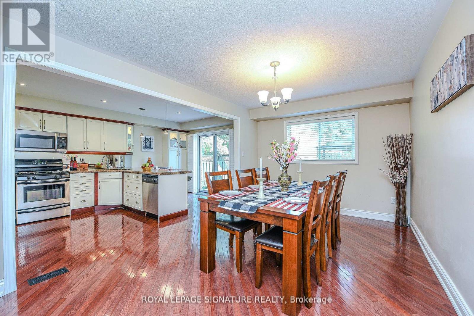 Photo 15 of 2547 Raglan Court, Mississauga ON