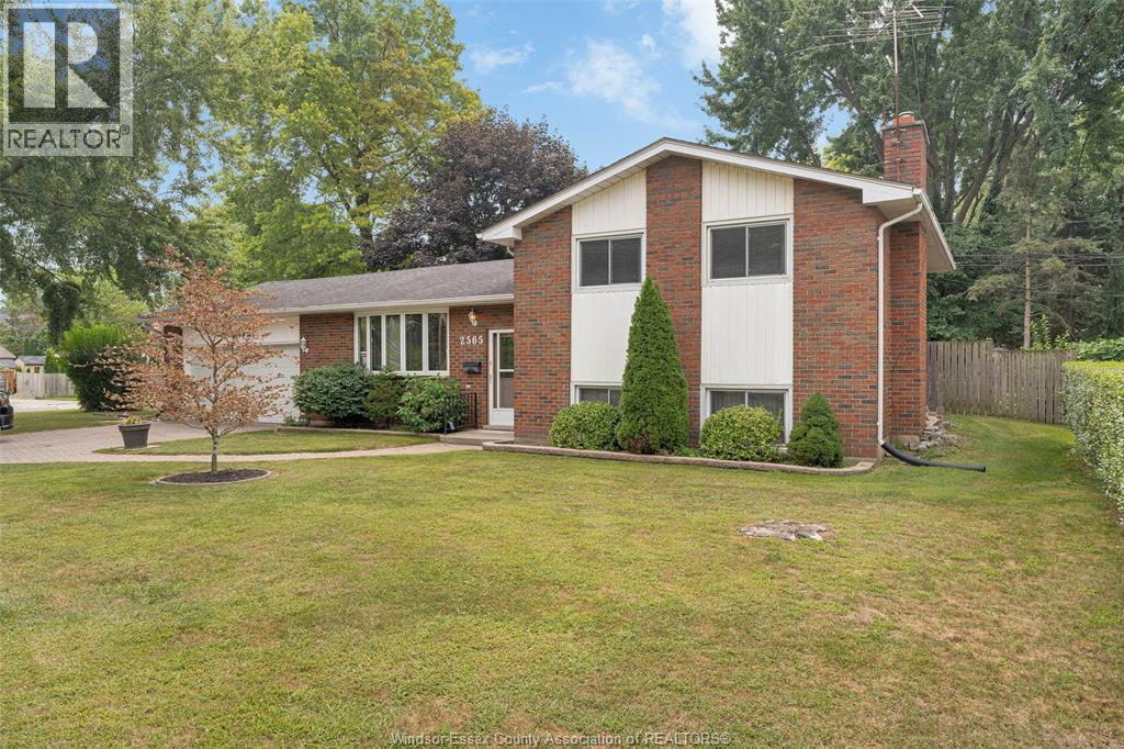 Photo 2 of 2565 Todd Lane, Lasalle ON