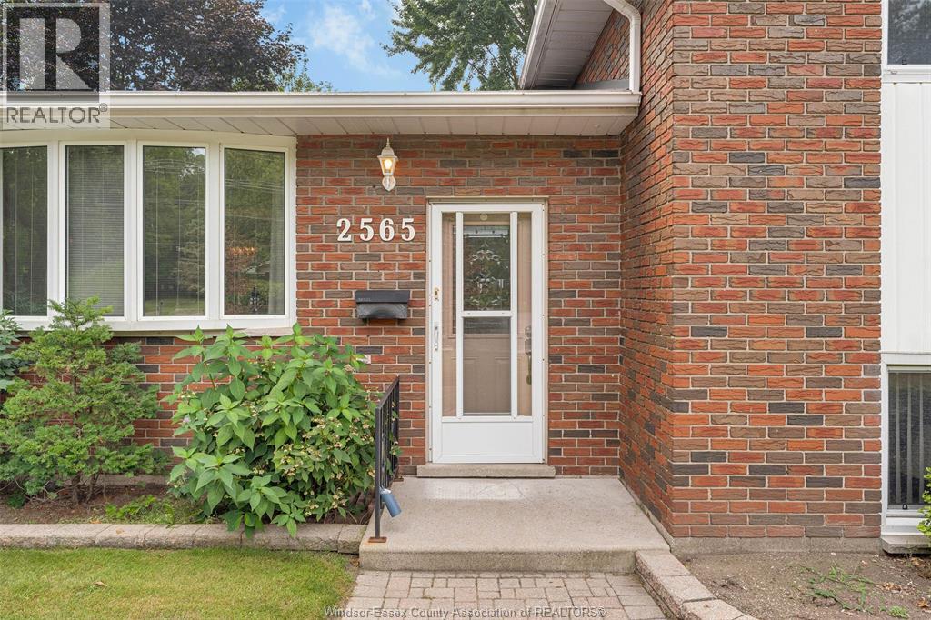 Photo 3 of 2565 Todd Lane, Lasalle ON
