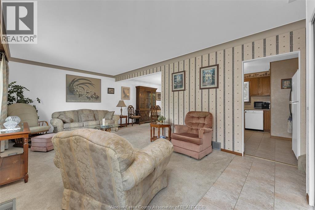 Photo 4 of 2565 Todd Lane, Lasalle ON
