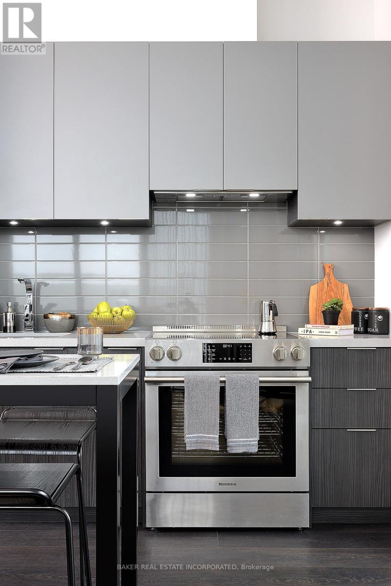 Photo 15 of 3503 15 Roehampton Avenue, Toronto ON