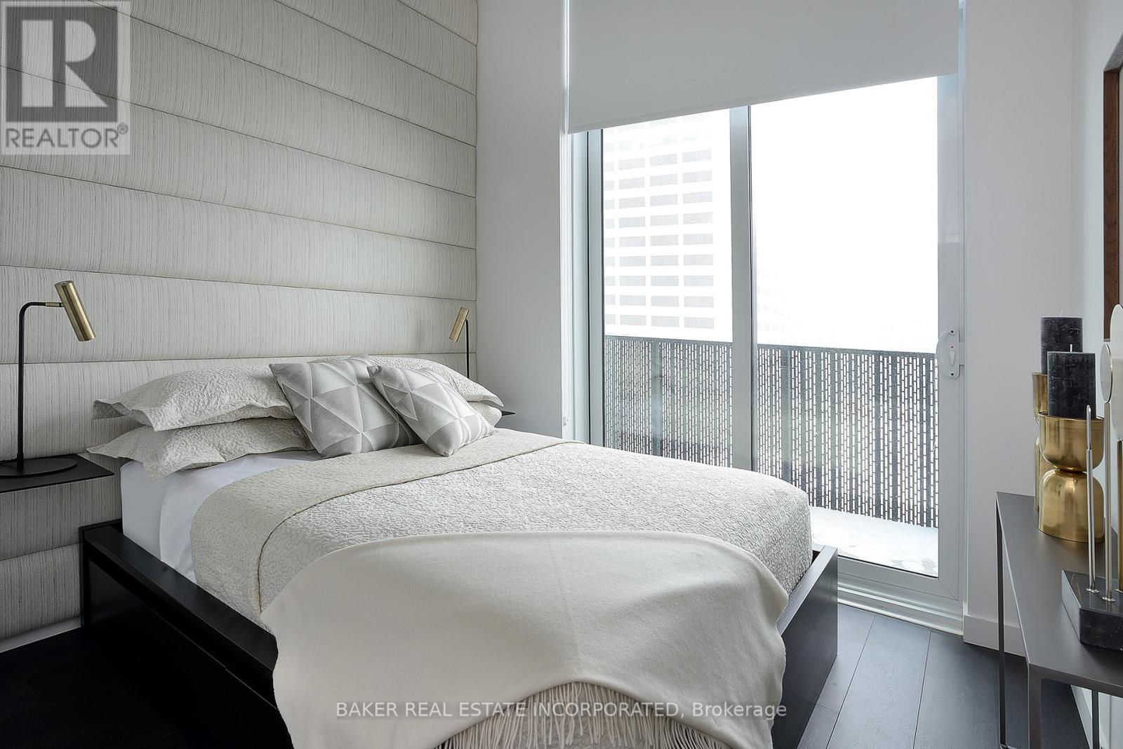 Photo 8 of 3503 15 Roehampton Avenue, Toronto ON