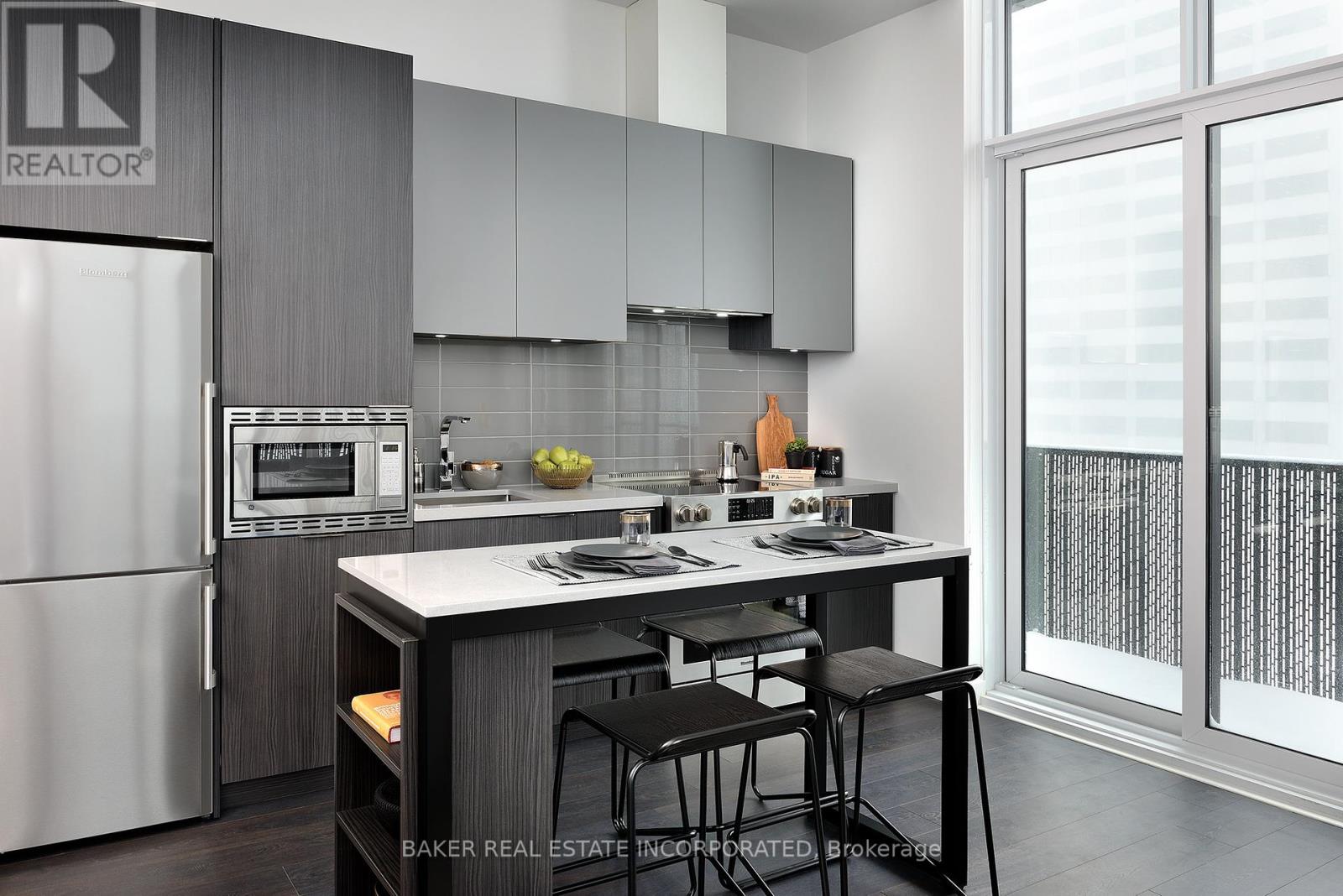 Photo 11 of 3503 15 Roehampton Avenue, Toronto ON