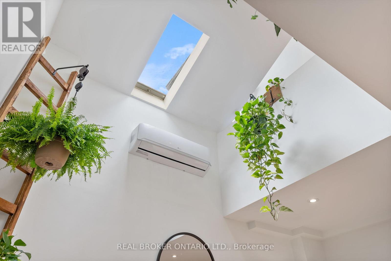 Photo 22 of 2 23 Macaulay Street W, Hamilton ON