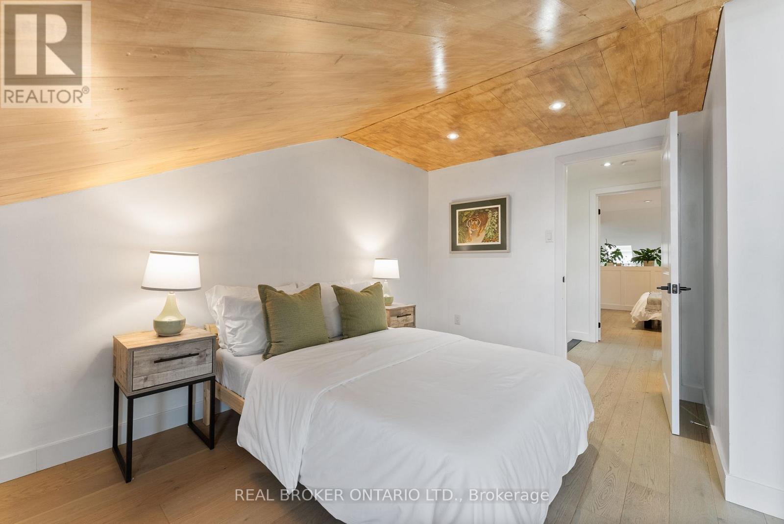 Photo 21 of 2 23 Macaulay Street W, Hamilton ON