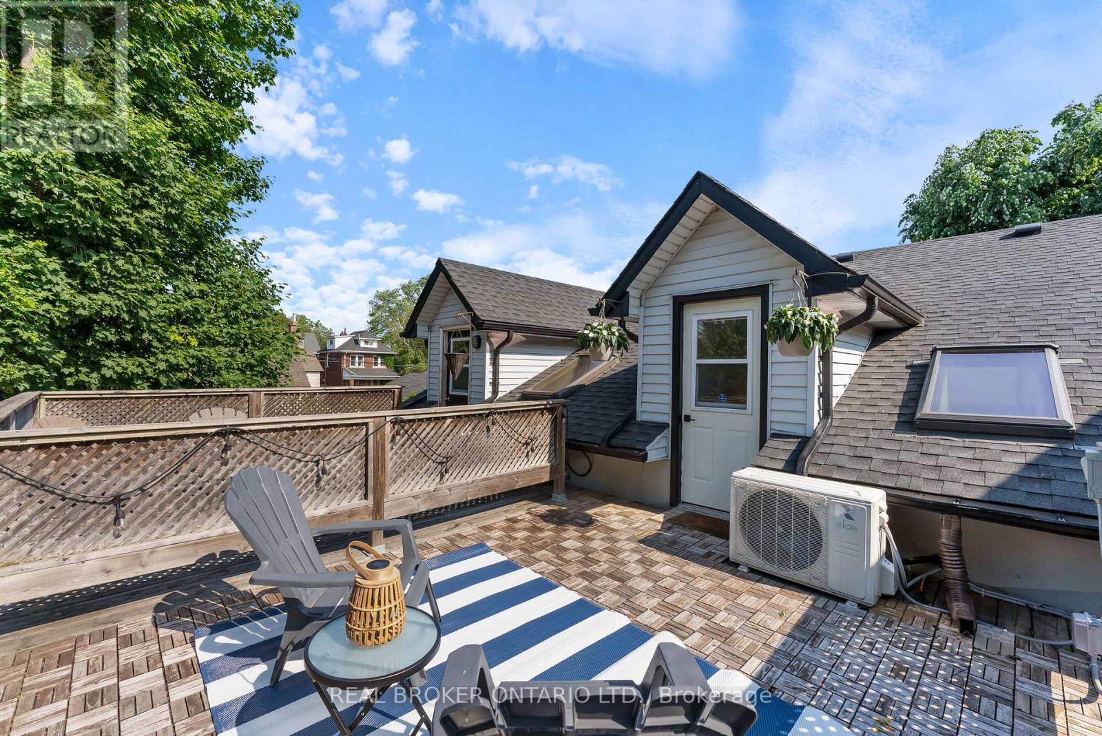 Photo 3 of 2 23 Macaulay Street W, Hamilton ON