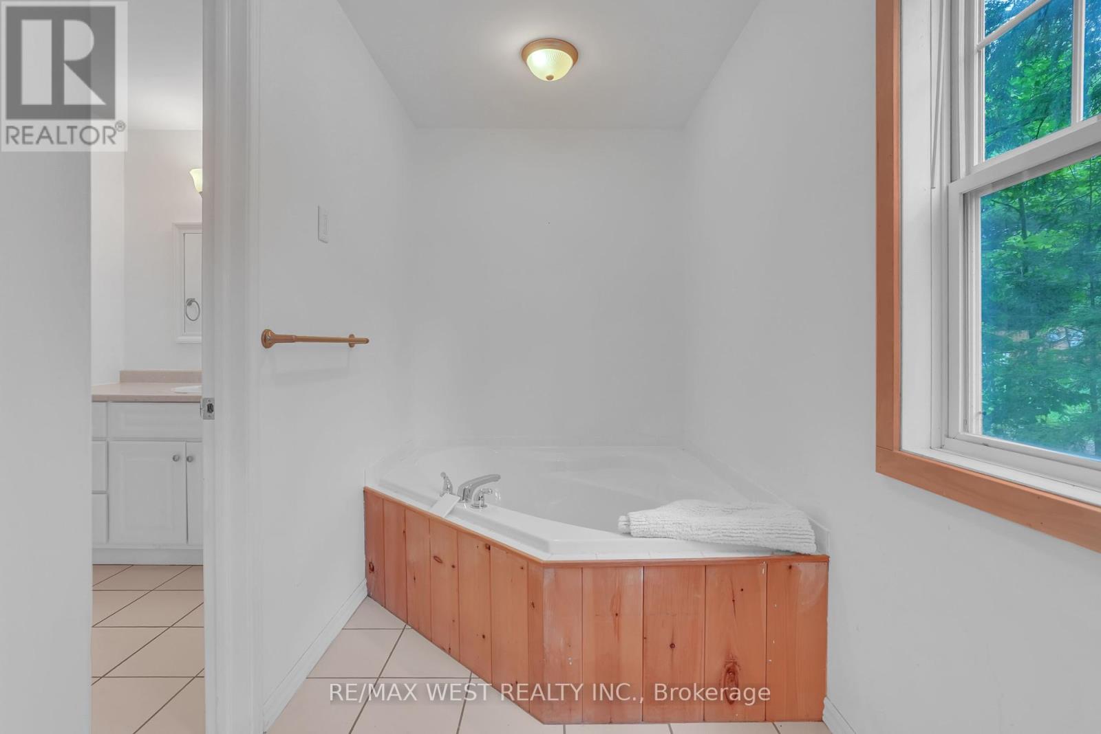 Photo 15 of 2982 Muskoka Road 169, Muskoka Lakes ON