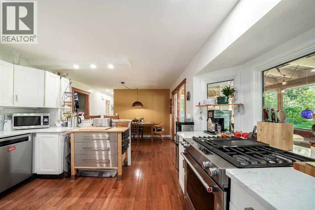Photo 10 of 4444 50 Street, Sylvan Lake AB