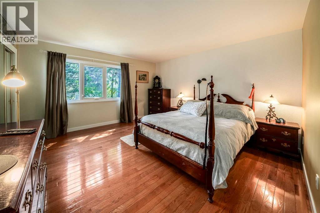 Photo 12 of 4444 50 Street, Sylvan Lake AB