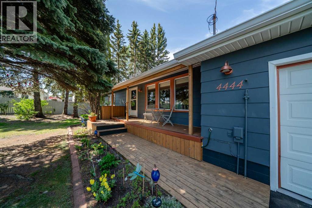 Photo 2 of 4444 50 Street, Sylvan Lake AB