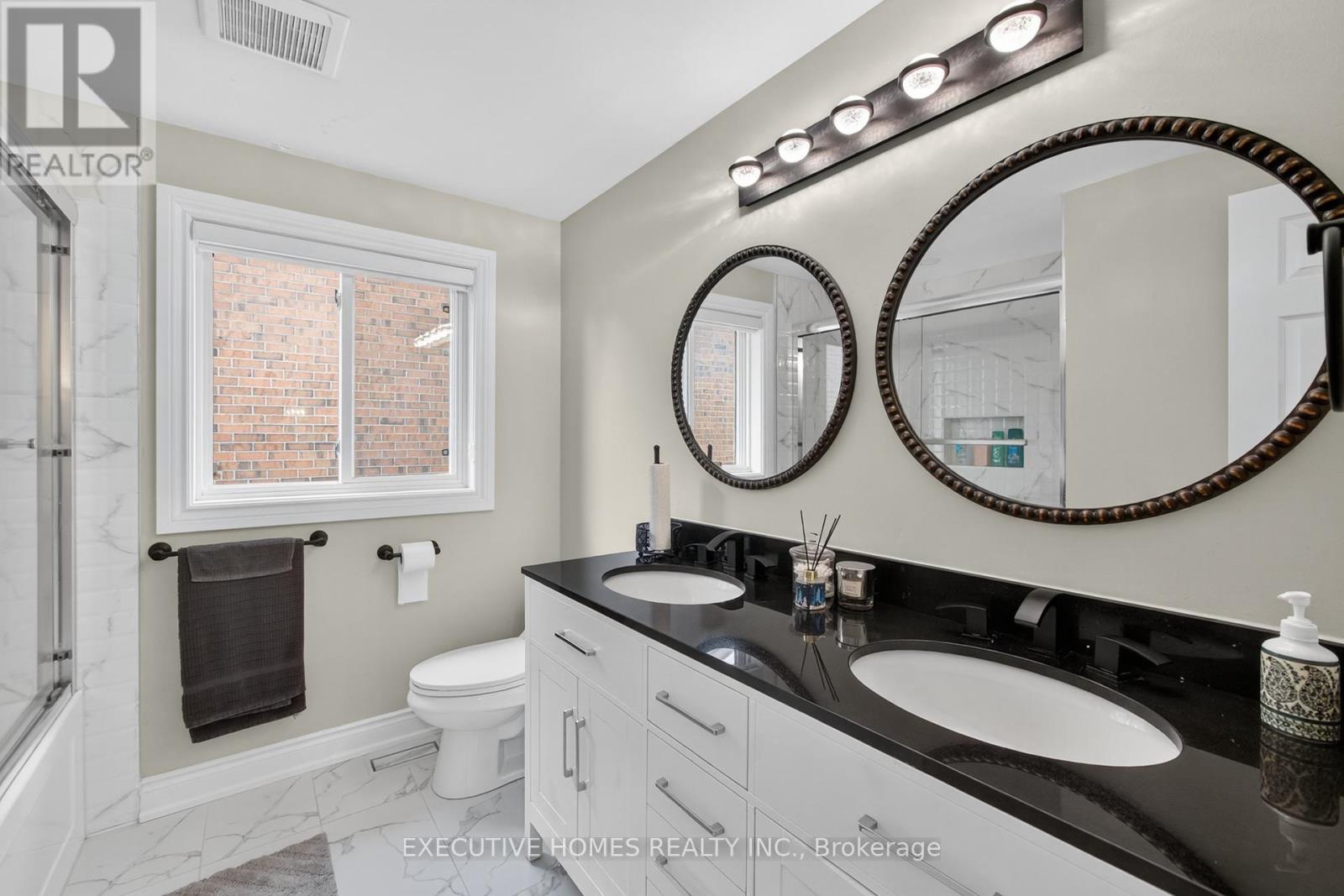 Photo 32 of 2966 Tradewind Drive, Mississauga ON