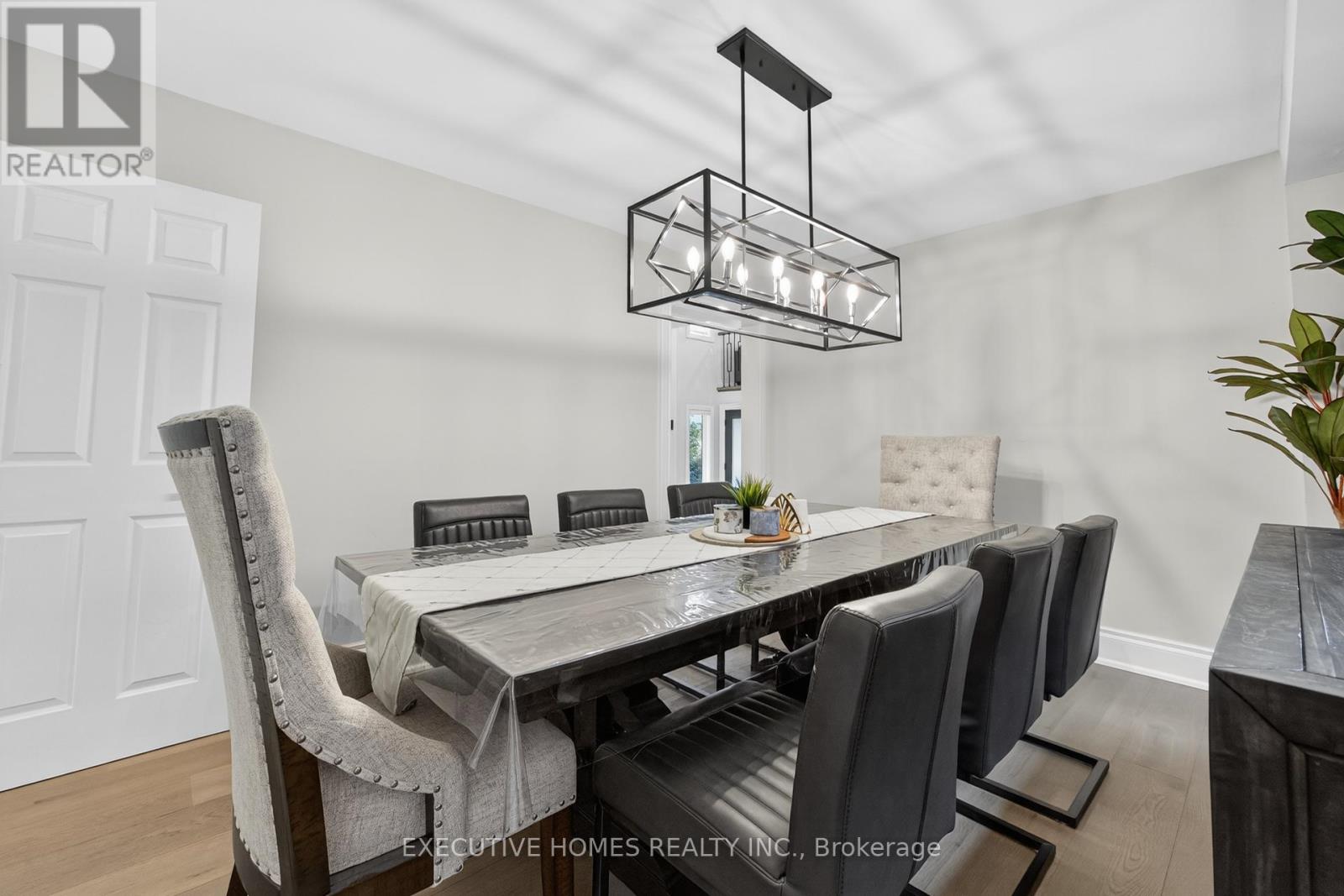 Photo 12 of 2966 Tradewind Drive, Mississauga ON