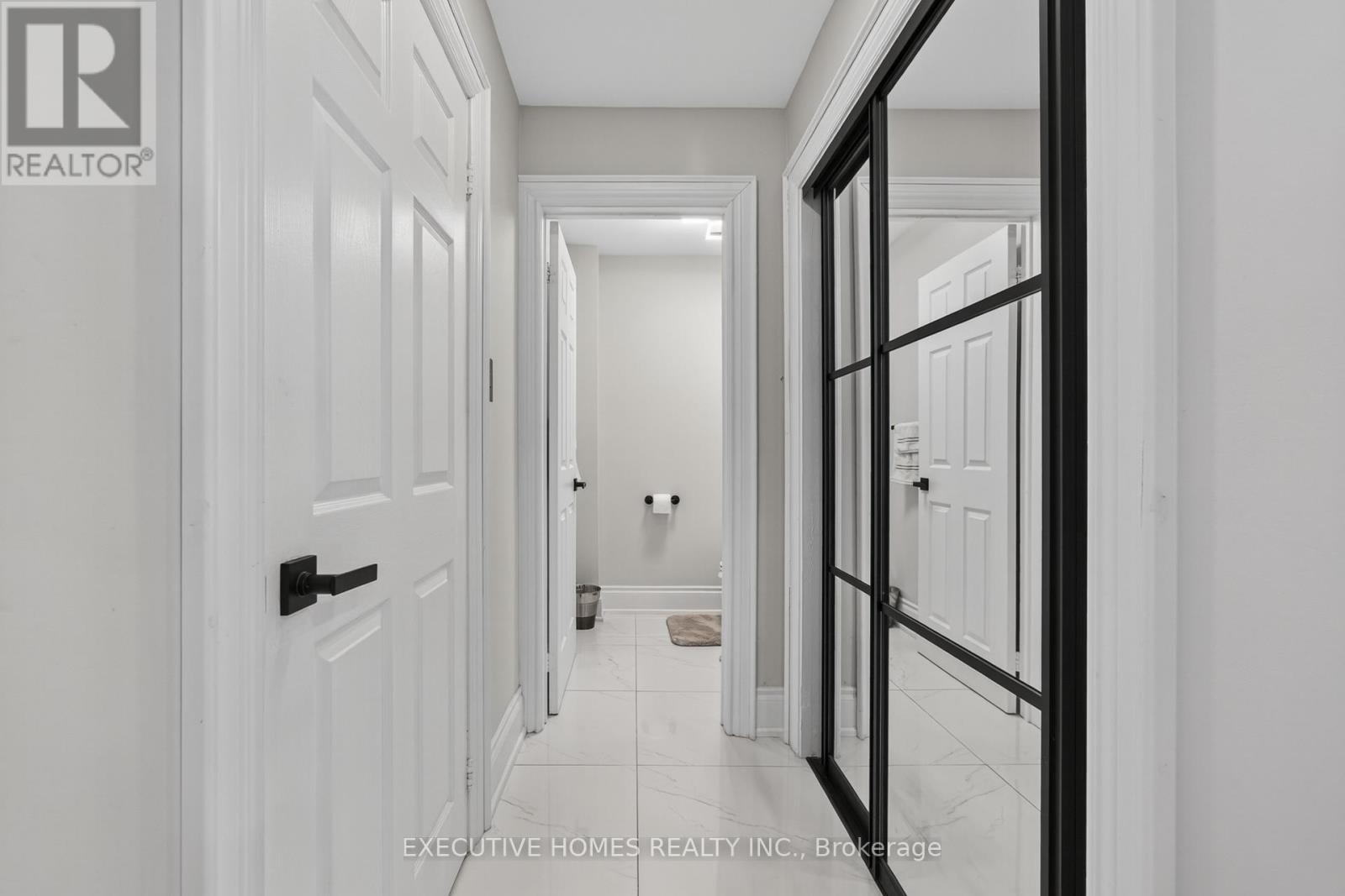 Photo 7 of 2966 Tradewind Drive, Mississauga ON