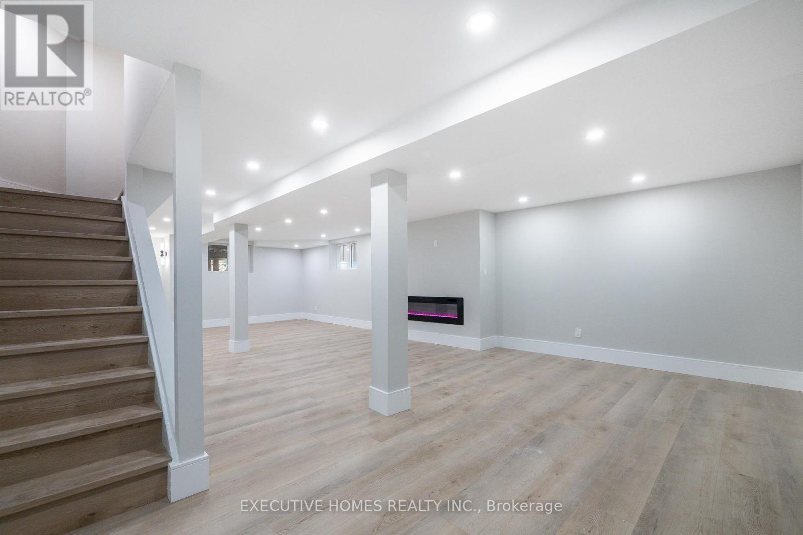 Photo 43 of 2966 Tradewind Drive, Mississauga ON