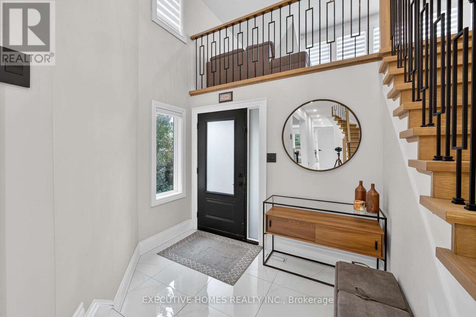 Photo 4 of 2966 Tradewind Drive, Mississauga ON