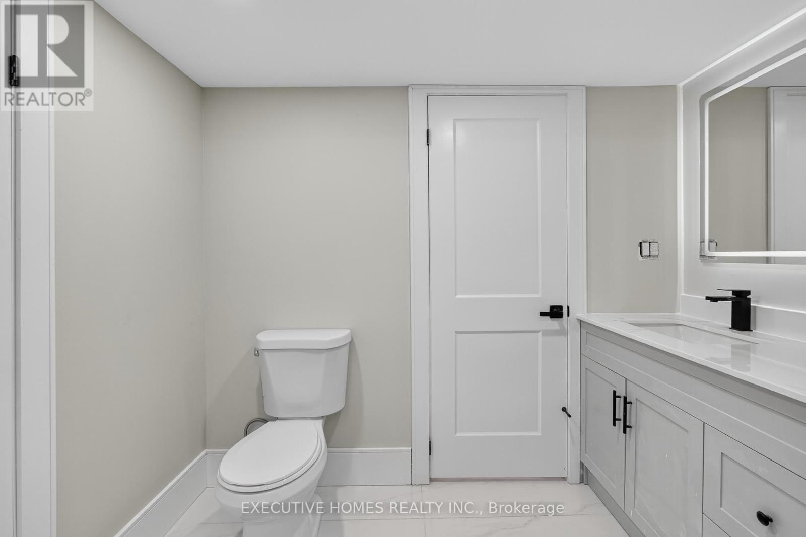 Photo 41 of 2966 Tradewind Drive, Mississauga ON