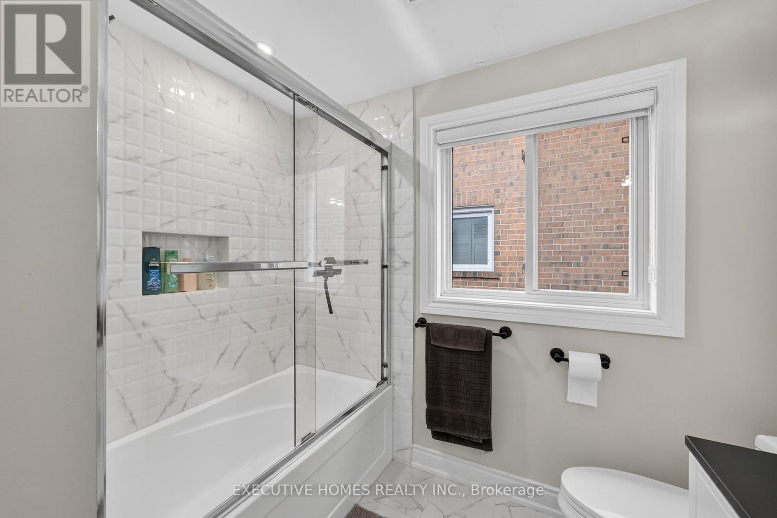Photo 33 of 2966 Tradewind Drive, Mississauga ON