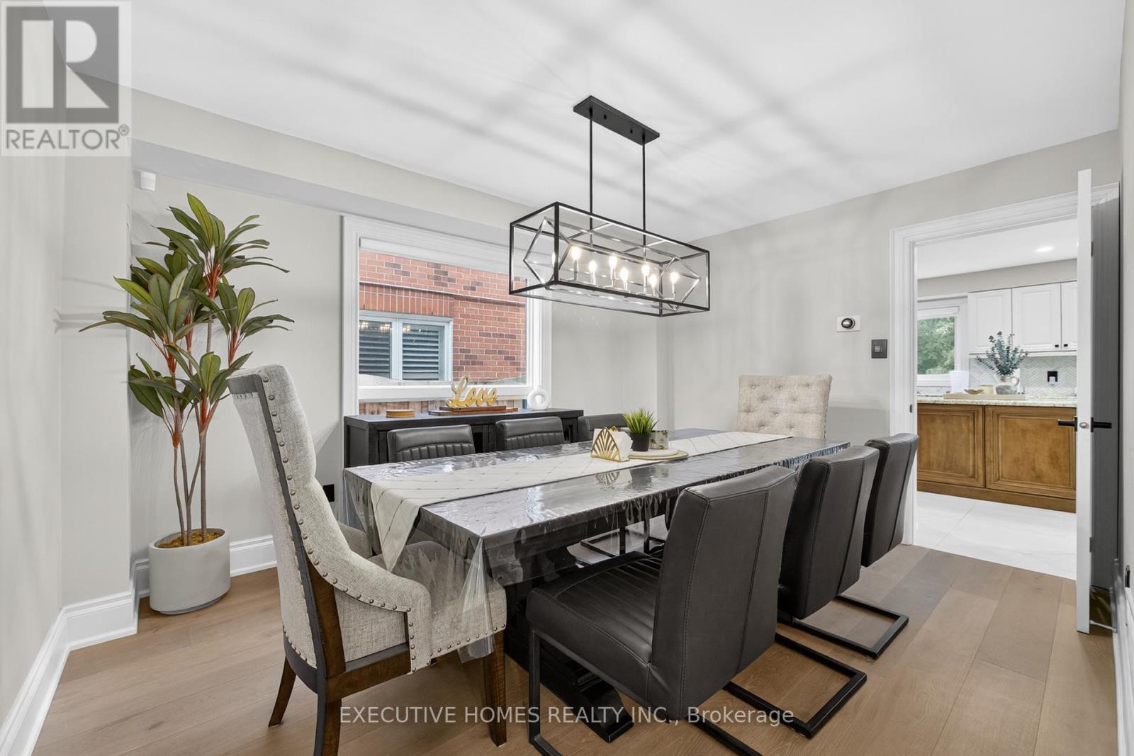 Photo 13 of 2966 Tradewind Drive, Mississauga ON