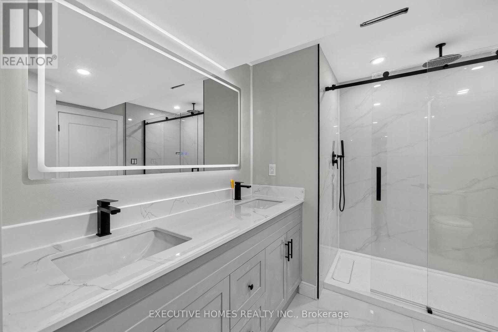 Photo 40 of 2966 Tradewind Drive, Mississauga ON