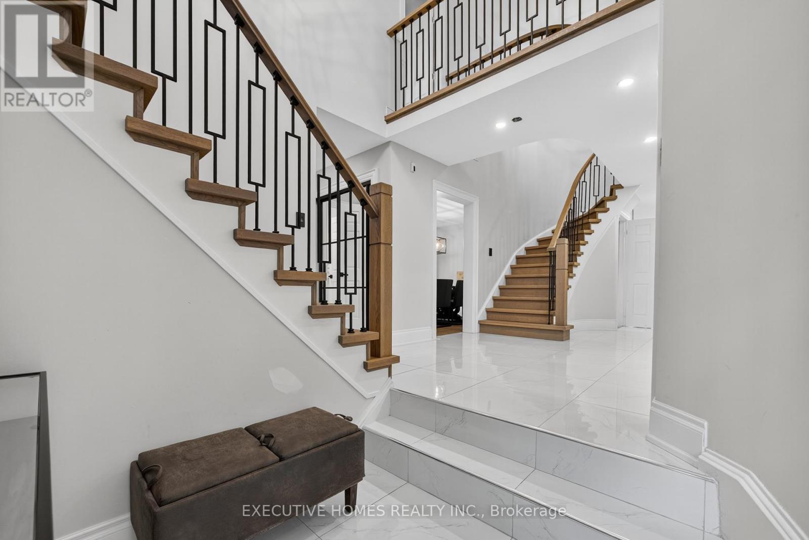 Photo 5 of 2966 Tradewind Drive, Mississauga ON