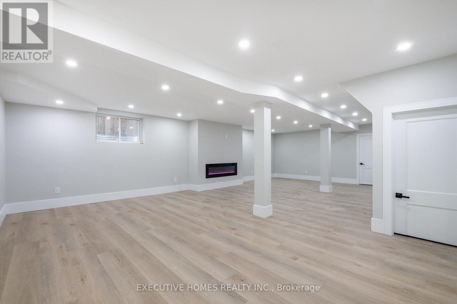 Photo 45 of 2966 Tradewind Drive, Mississauga ON