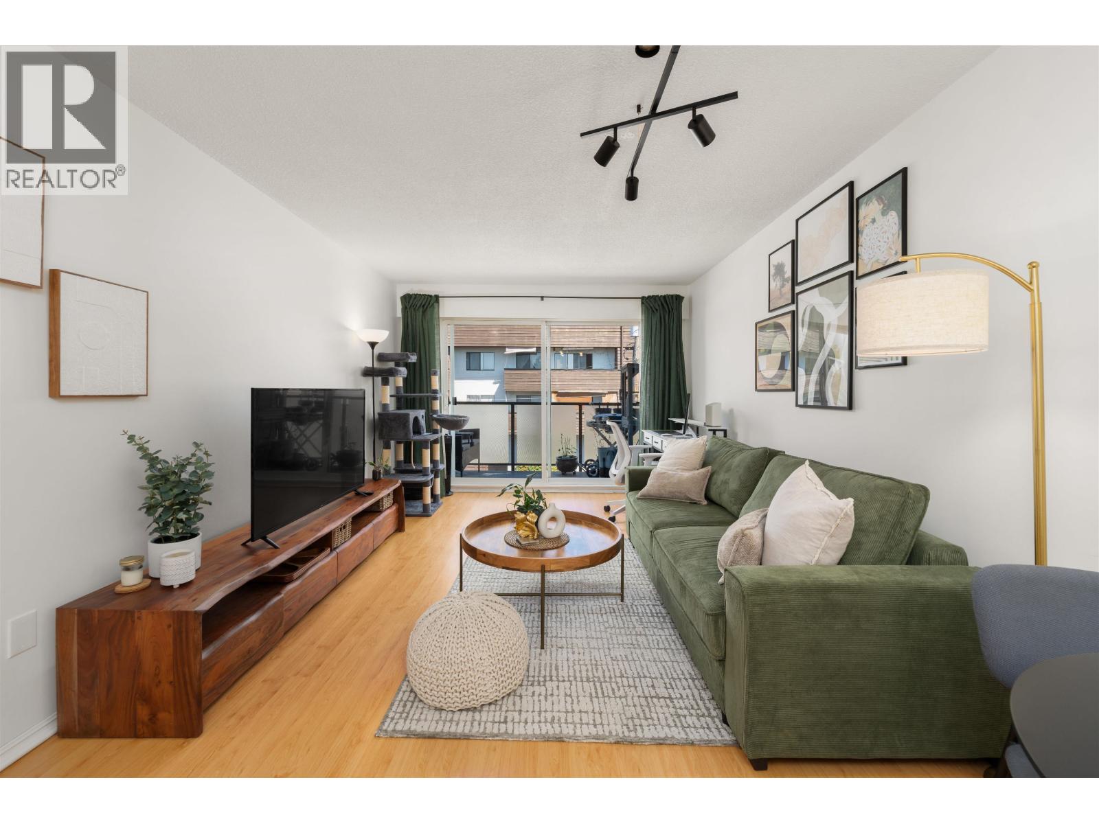 Photo 13 of 304 212 Forbes Avenue, North Vancouver BC