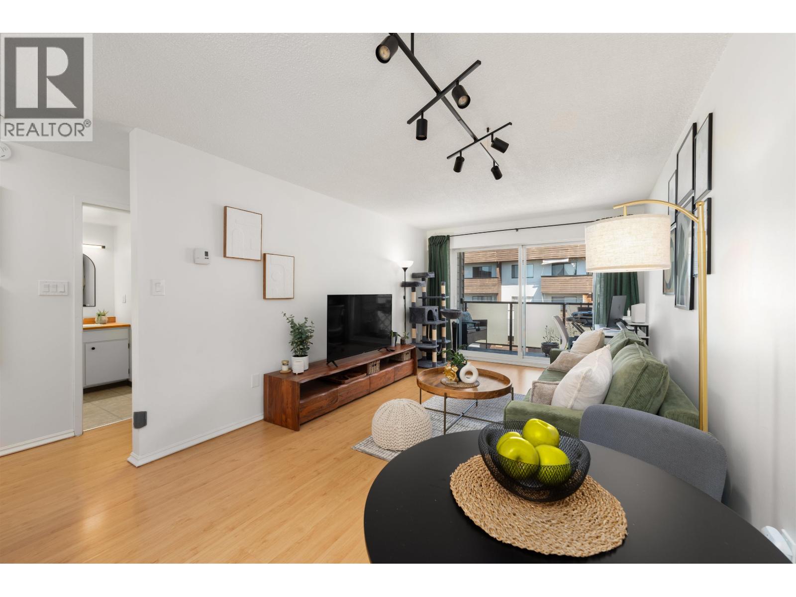 Photo 2 of 304 212 Forbes Avenue, North Vancouver BC