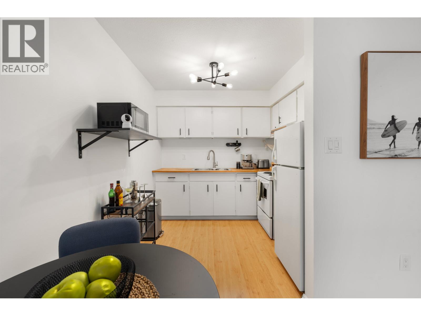 Photo 4 of 304 212 Forbes Avenue, North Vancouver BC