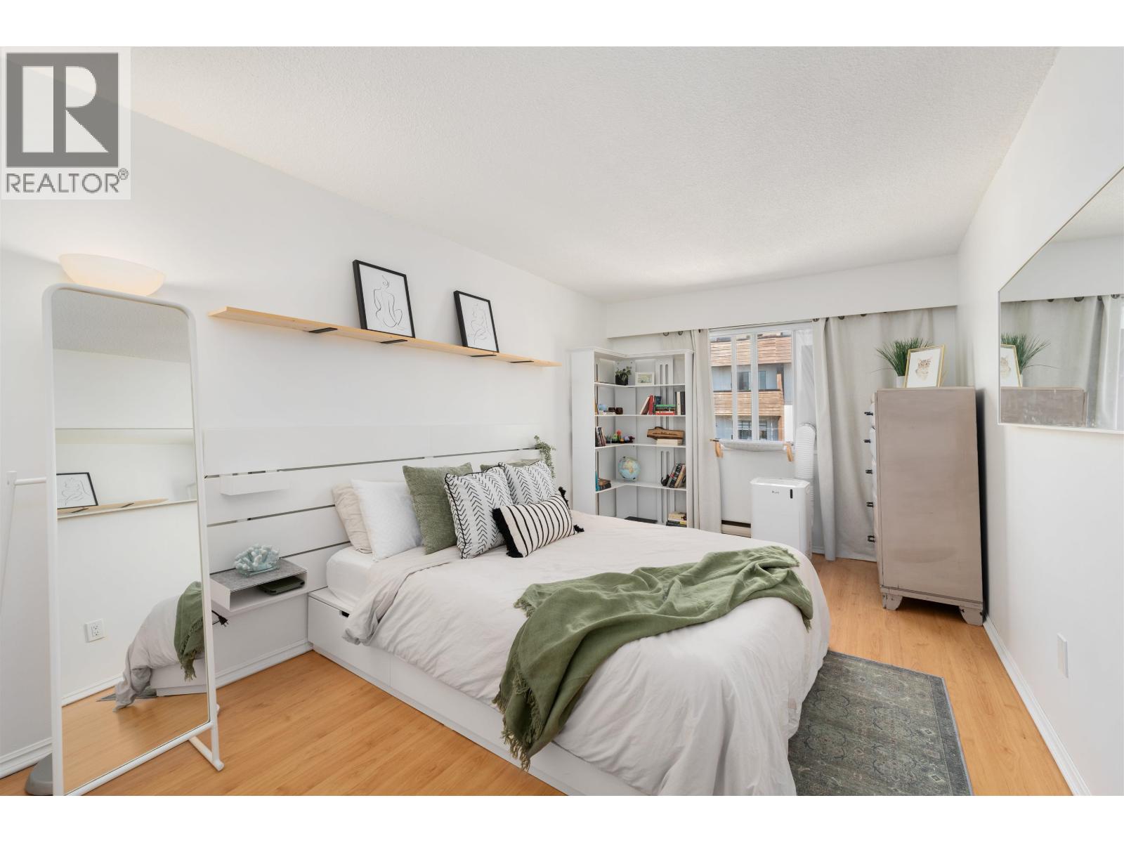 Photo 5 of 304 212 Forbes Avenue, North Vancouver BC