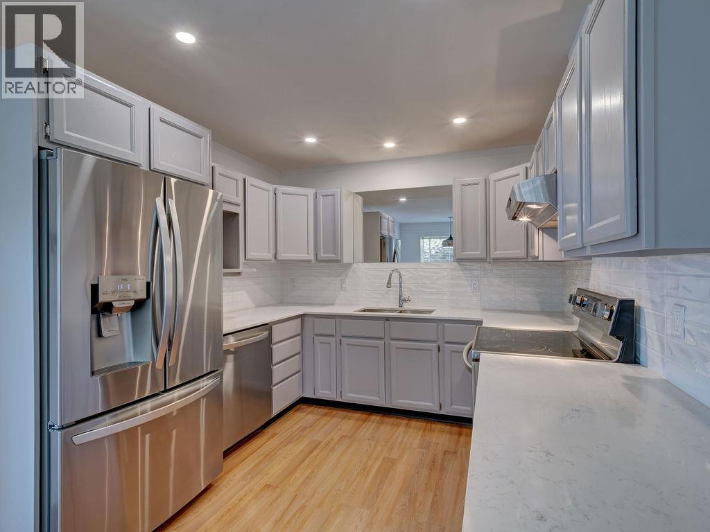 18 767 NORTH ROAD, Gibsons