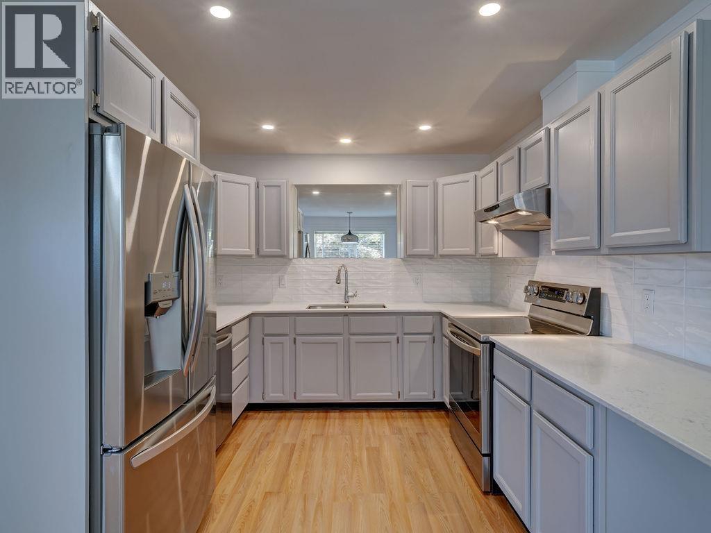 18 767 NORTH ROAD, Gibsons