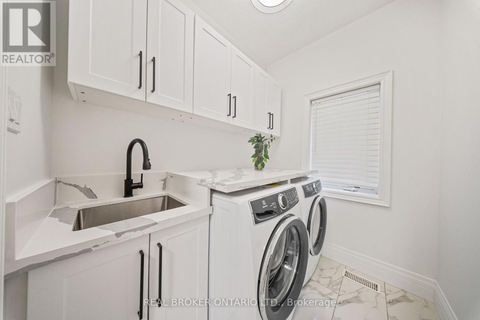 Photo 16 of 215 Black Maple Court, Kitchener ON
