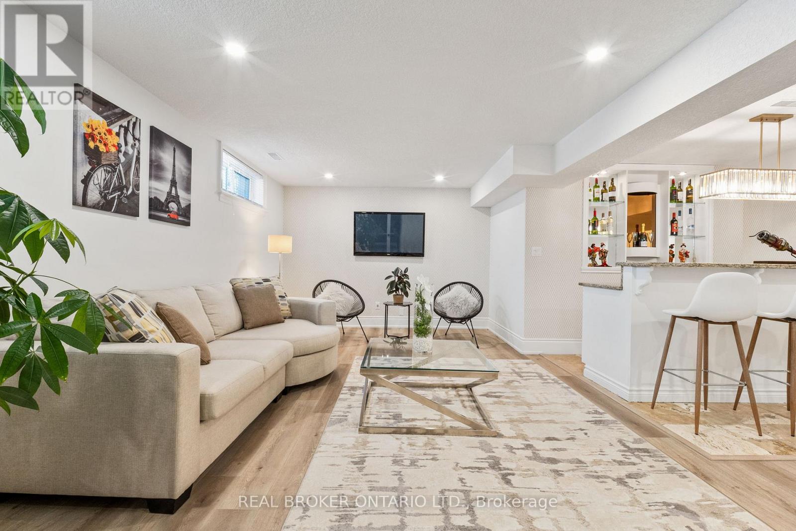 Photo 33 of 215 Black Maple Court, Kitchener ON