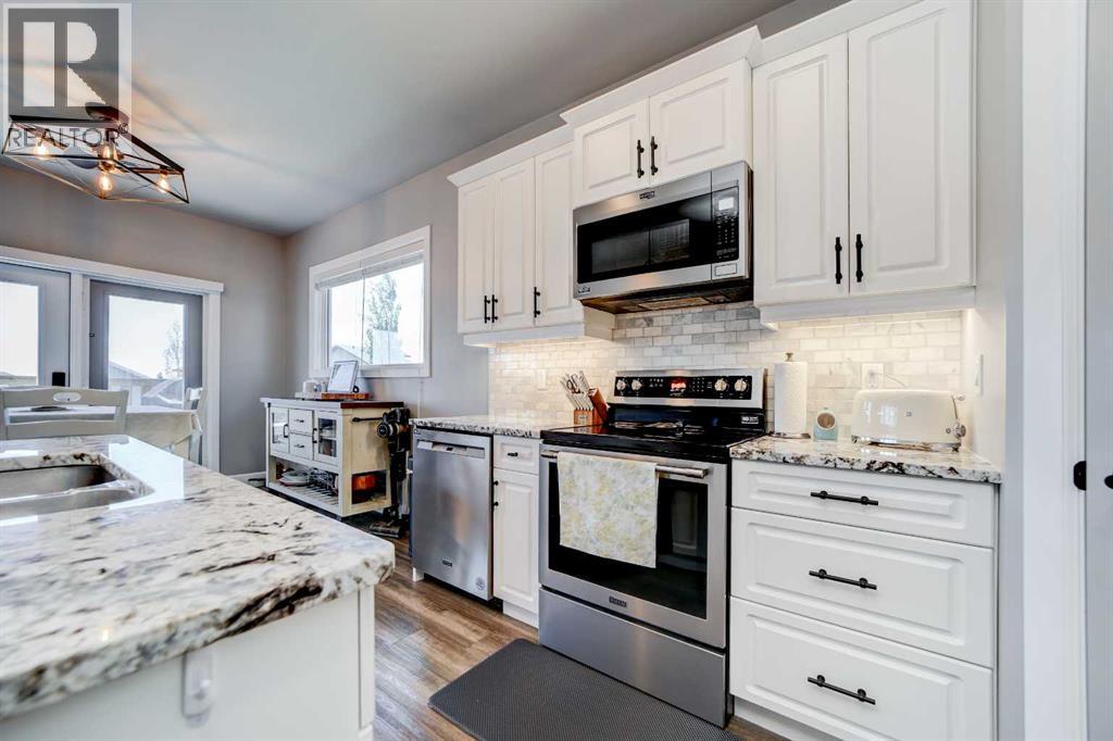 Photo 19 of 1029 Livingston Way, Pincher Creek AB