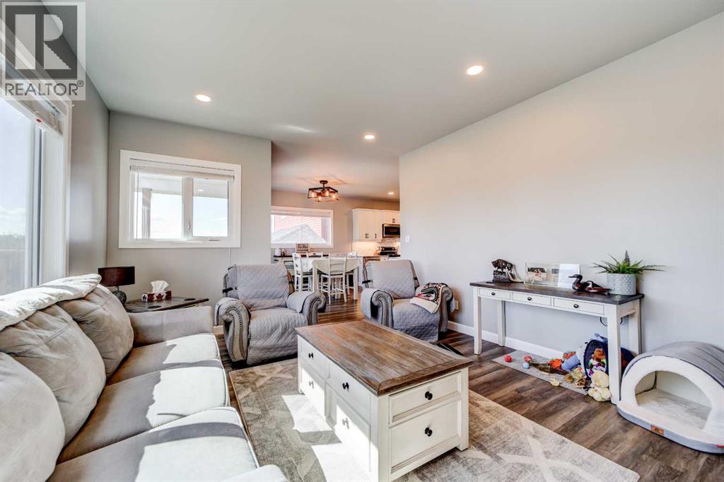 Photo 7 of 1029 Livingston Way, Pincher Creek AB