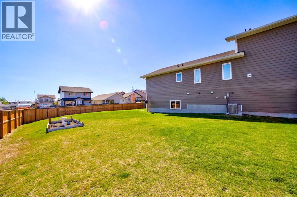 Photo 10 of 1029 Livingston Way, Pincher Creek AB
