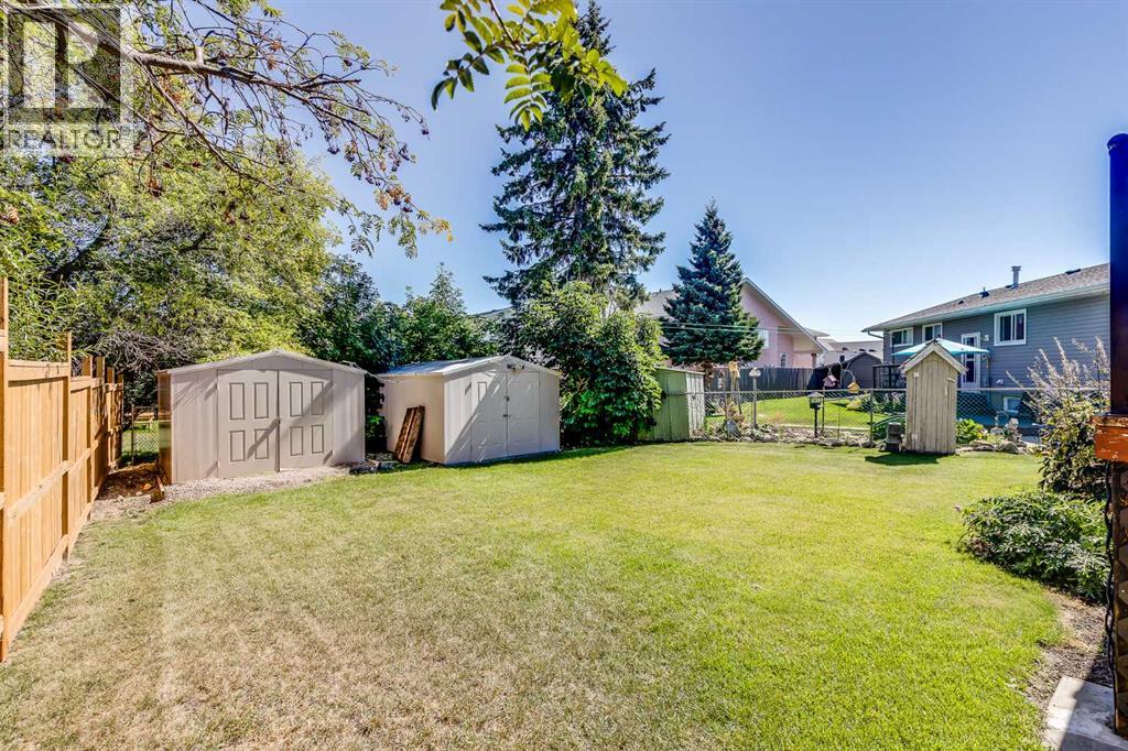 Photo 33 of 9 Park Place, Didsbury AB
