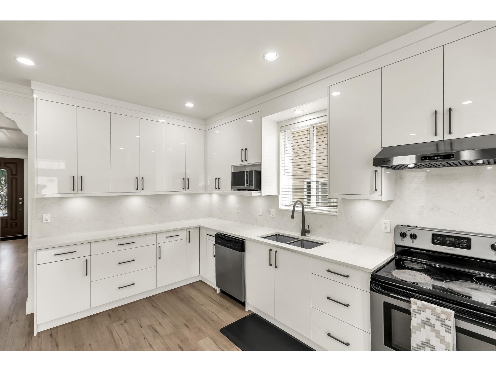 Photo 11 of 14838 72 Avenue, Surrey BC