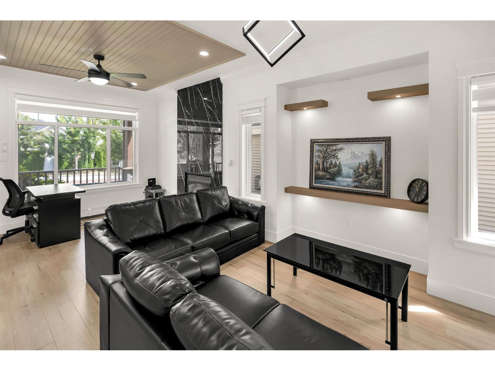 Photo 3 of 14838 72 Avenue, Surrey BC