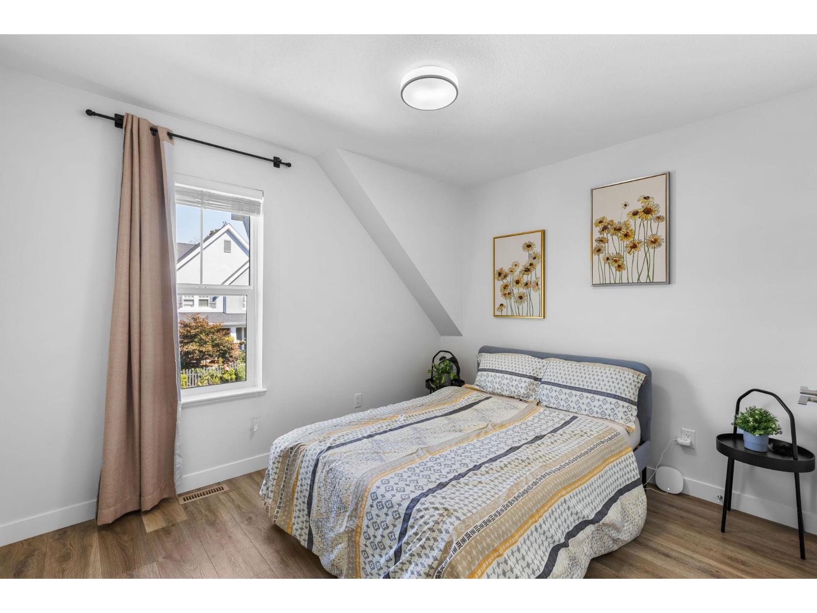Photo 3 of 20278 82 B Avenue, Langley BC