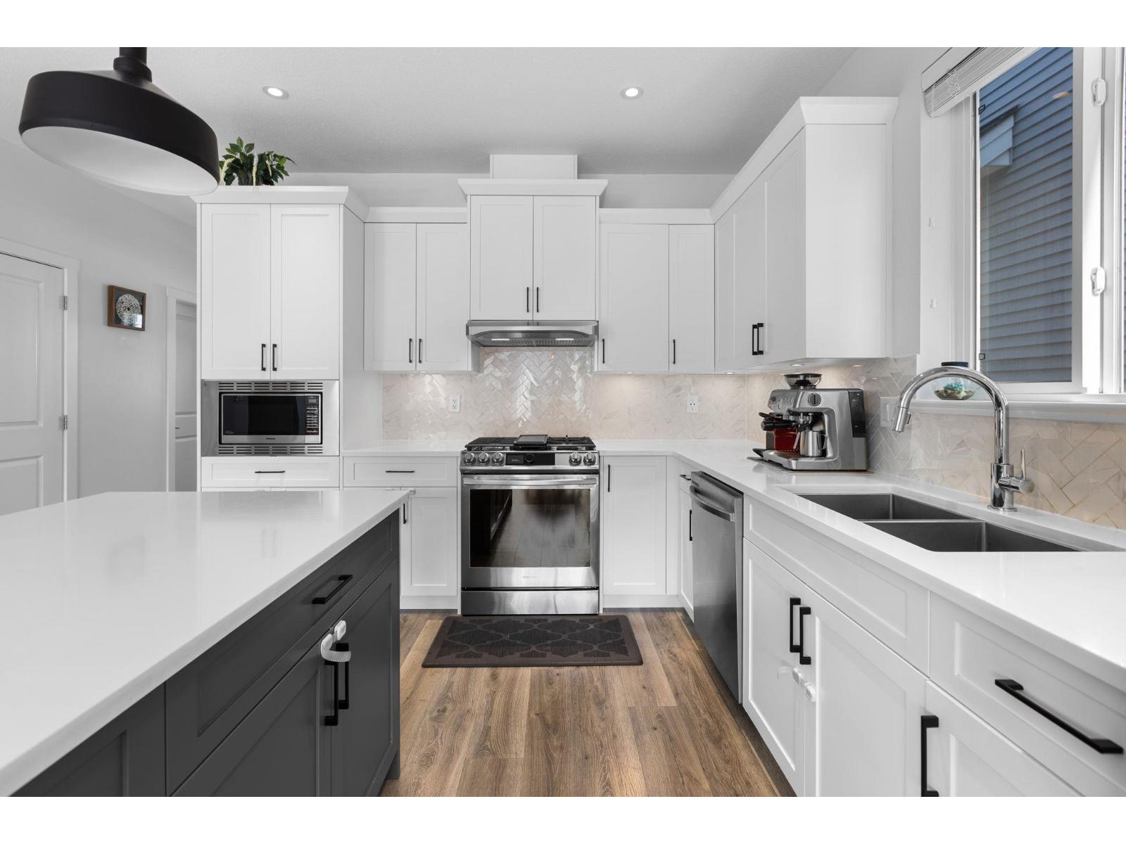 Photo 4 of 20278 82 B Avenue, Langley BC