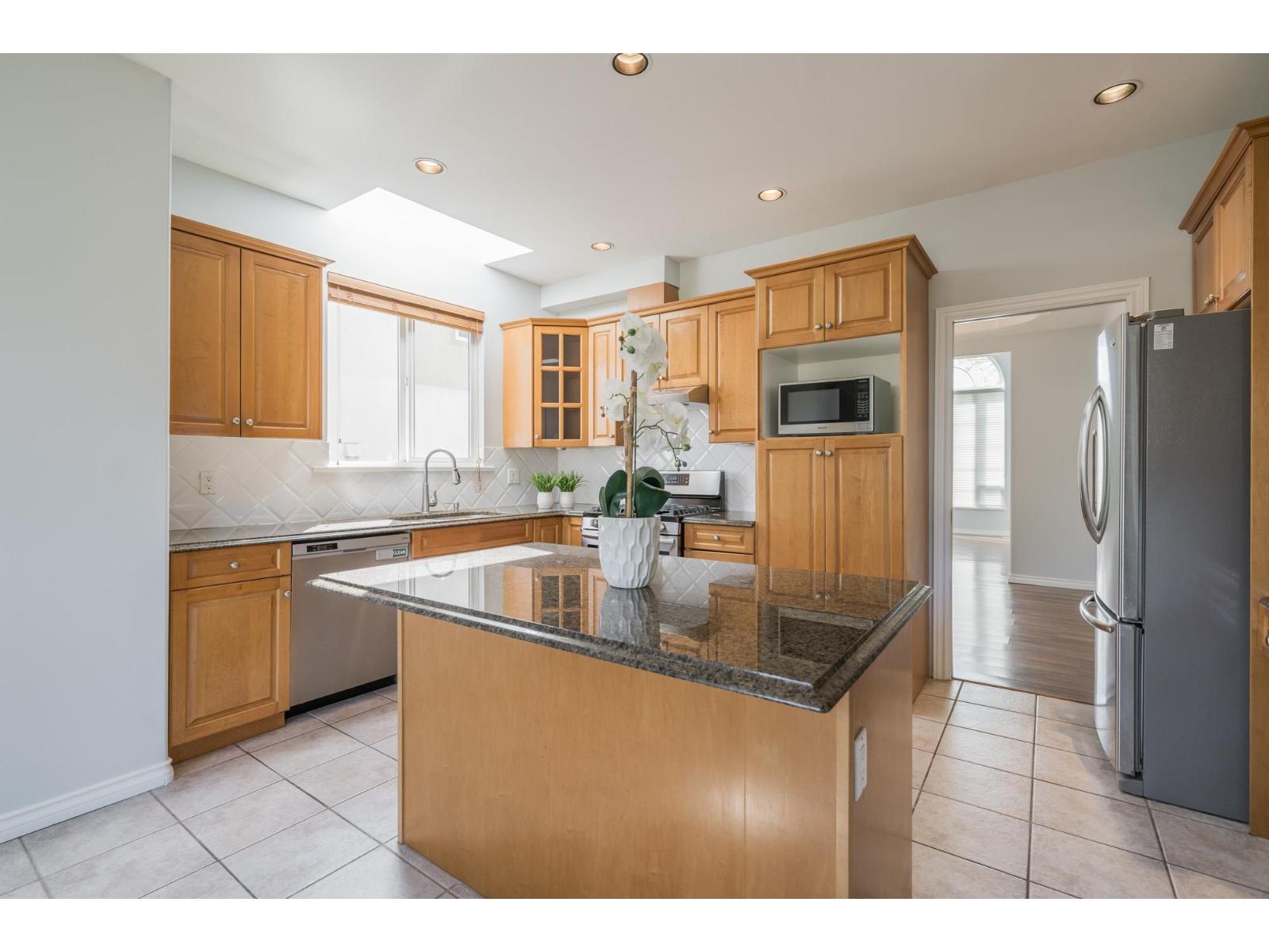Photo 15 of 16527 108 Avenue, Surrey BC