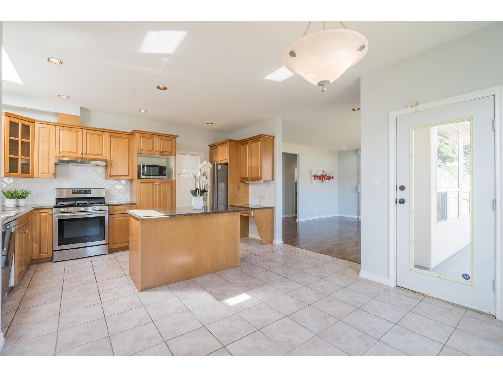 Photo 16 of 16527 108 Avenue, Surrey BC