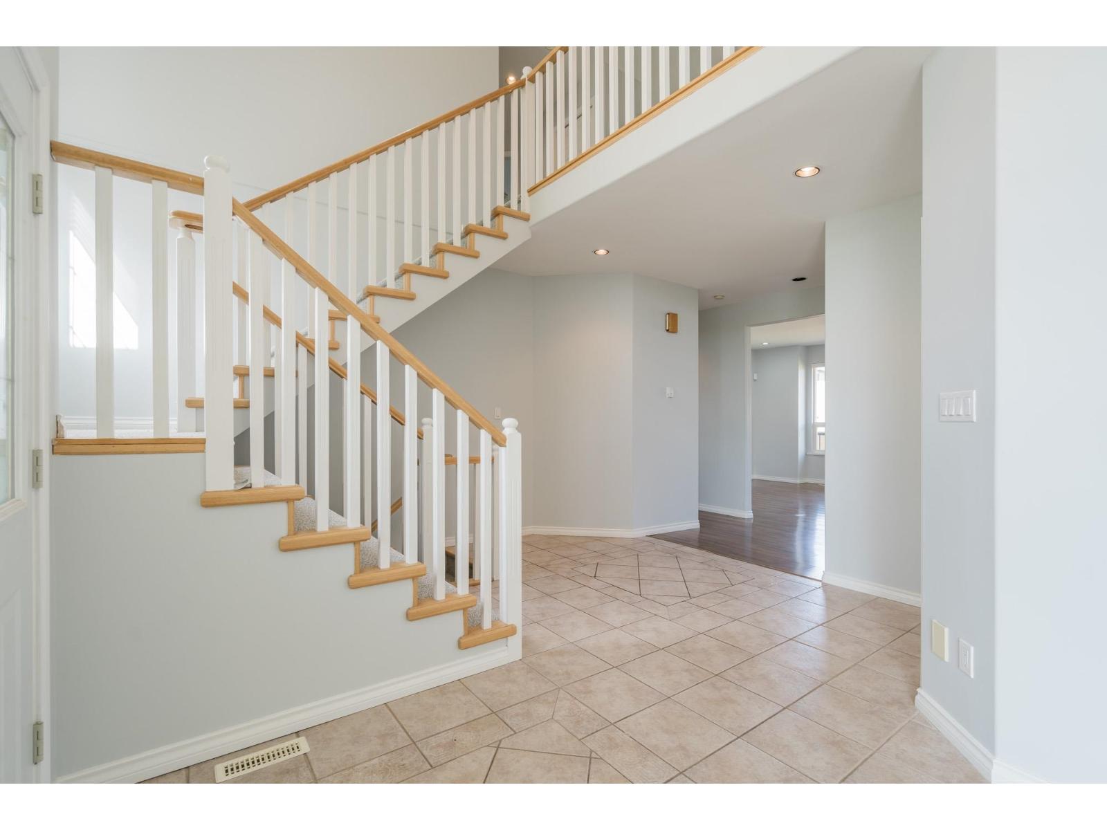 Photo 12 of 16527 108 Avenue, Surrey BC