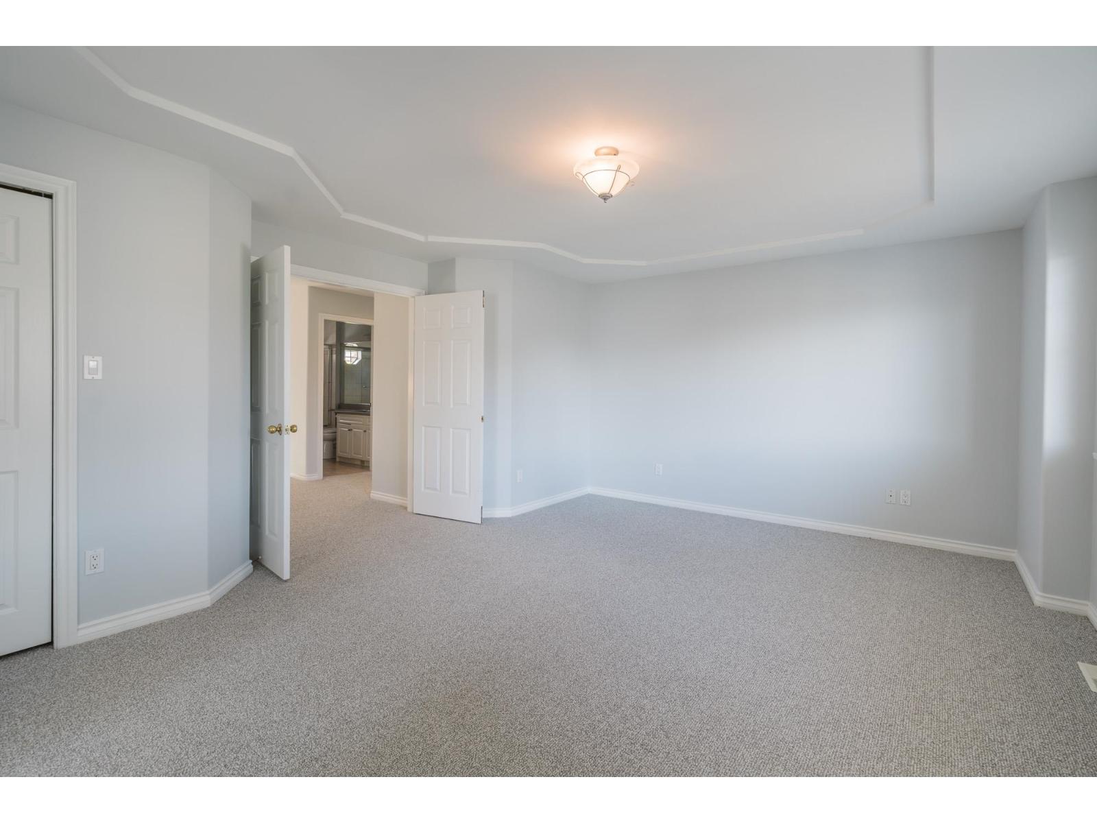 Photo 37 of 16527 108 Avenue, Surrey BC