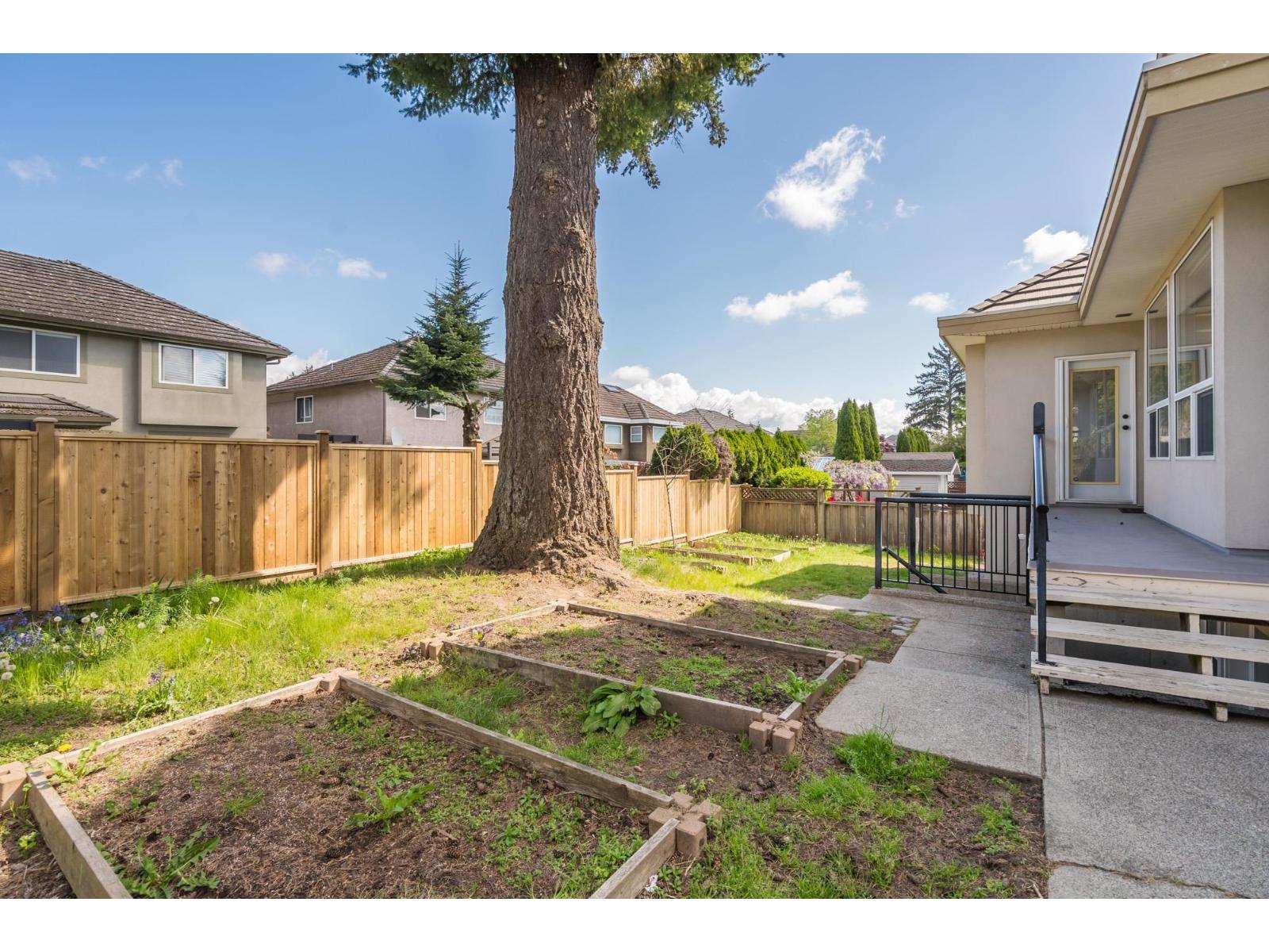 Photo 25 of 16527 108 Avenue, Surrey BC